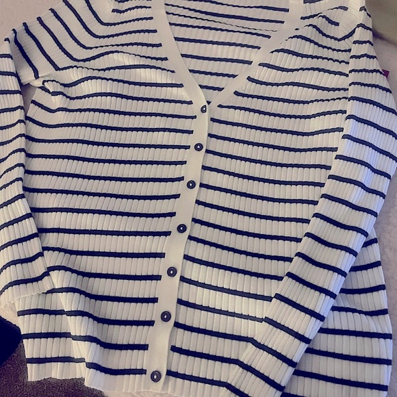 H&M Basics Black and White (XXL) Striped V-Neck Horizontal Casual Cardigan - Picture 9 of 10